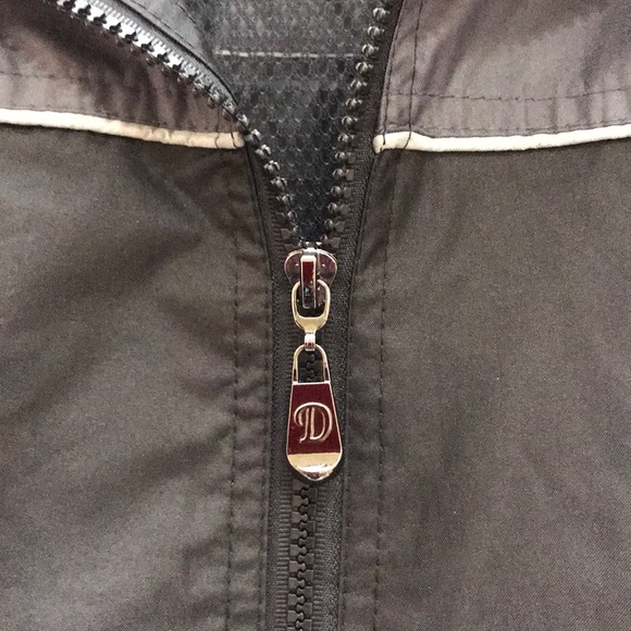 Windbreaker - Picture 4 of 5